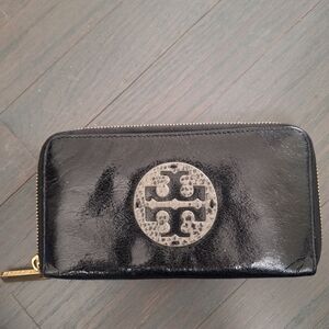 Tory Burch Black Leather Leather Logo Wallet euc